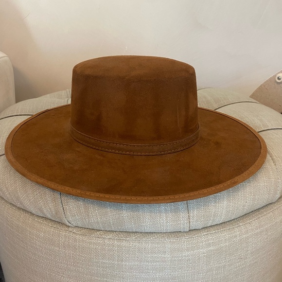 WARM CAMEL BROWN HAT PERFECT FOR FALL - Picture 5 of 6